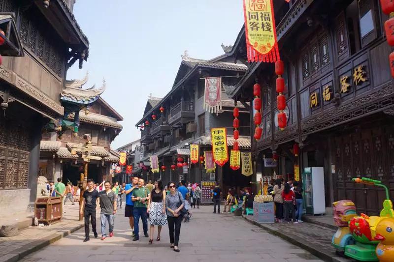 救援受困木屋的牛仔